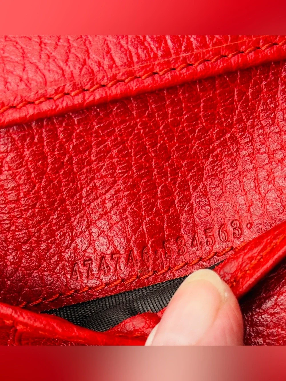 Gucci GG Marmont Tri-fold Red Pebbled Leather Wallet in Very Good Condition - Picture 17 of 17